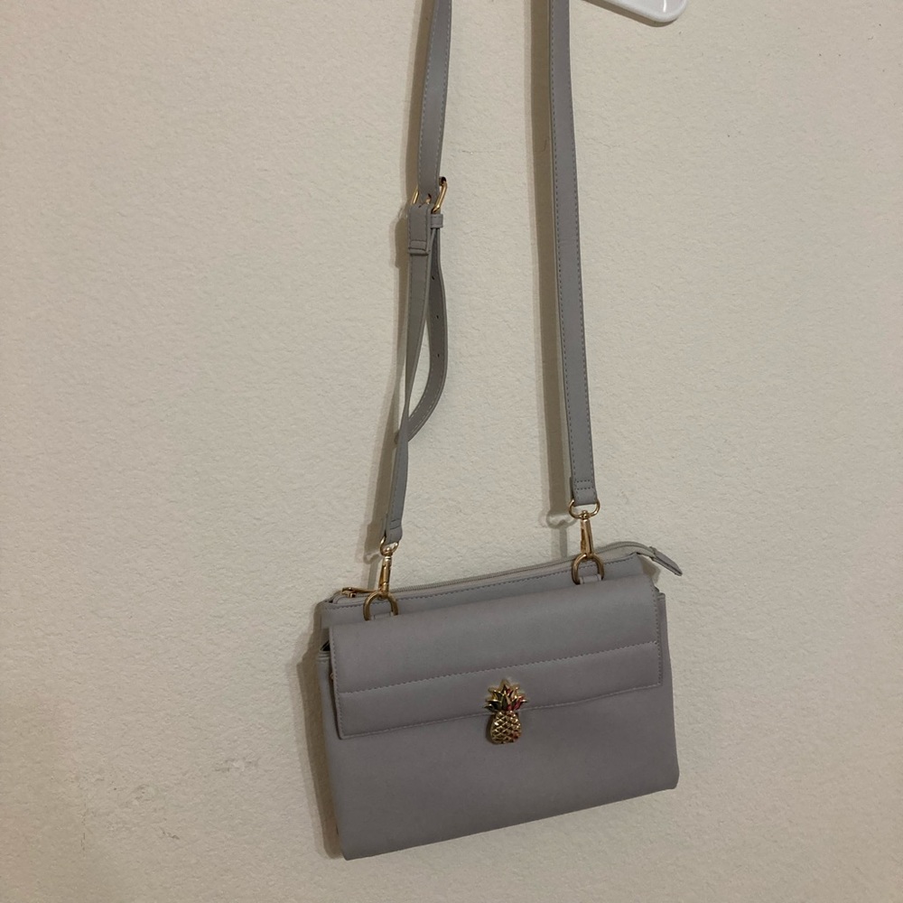 Gray pineapple purse